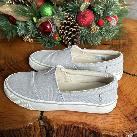 TOMS Slide-ons - Picture 2 of 3